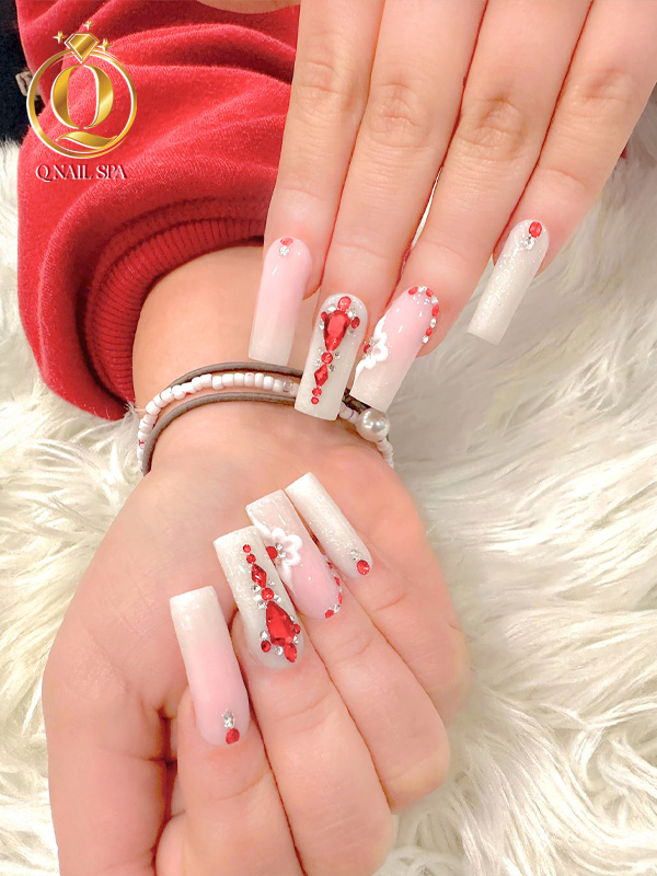 Q Nail Spa & Tanning