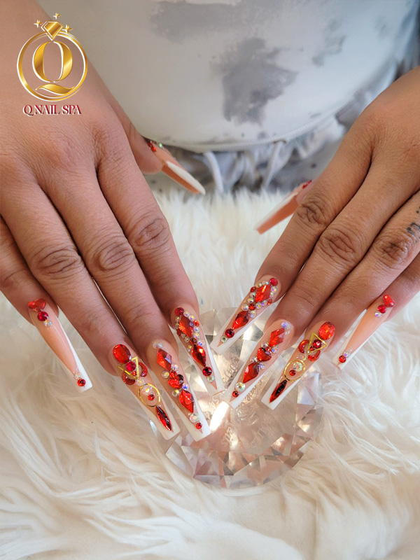 Q Nail Spa & Tanning